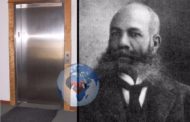 Alexander Miles (18 mai 1838 - 7 mai 1918) était un inventeur et homme d'affaires américain, surtout connu pour avoir obtenu un brevet (brevet américain 371 207; le 11 octobre 1887) pour l'ouverture et la fermeture automatiques des portes de l'ascenseur « Alexander Miles, n'a pas inventé le premier ascenseur, cependant, sa conception était très importante »