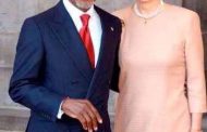 Devoir de mémoire : Kofi Annan, un Blanc/Occidental dans la peau Noire/Africaine (Peau Noire, masques Blancs); Malcolm X développait le portrait de la mentalité de ce qu’il appelle, d’une part, (le Nègre des champs et, d’autre part, le Nègre de maison, ou Oncle Tom), en référence au célèbre roman (la case de l’Oncle Tom) « Il ya deux types de Nègres qui existaient au temps de l’esclavage et qui perdurent de nos jours »