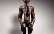 Devoir de mémoire - Paris : une statue Fang (Mabea) adjugée 4,35 millions d'euros chez Sotheby's (le 18 juin 2014) : lot phare d'une vente d'art d'Afrique et d'Océanie proposée par Sotheby's (le 18 juin 2014) à Paris, une Fang Mabea exceptionnelle statue (Cameroun) a été échangée pour 4,35 millions d'euros (adjugée 3,8 millions d’euros sans les frais) « C'est l'un des prix les plus élevés enregistrés pour une œuvre d'art africaine vendue aux enchères et un record mondial pour une statue Fang vendue aux enchères »