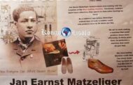 Jan Ernst Matzeliger (né le 15 septembre 1852 à Paramaribo - décédé le 24 août 1889, Lynn, Massachusetts) : ce fils d'esclave qui a révolutionné le monde de la chaussure avec son invention « Jan Ernst Matzeliger est un inventeur afro-américain qui a révolutionné l'industrie de la chaussure et il a inventé une machine à chaussures (fabrication de chaussures) qui a augmenté la vitesse de 900% »