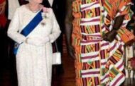 Devoir de mémoire - M. John Kufour, exemple d'un homme digne et égal à lui-même; un vrai digne fils d'Afrique, invité chez la soi-disant reine d'Angleterre, est fier de la tenue de chez lui, celle de ses ancêtres : là où d'autres porteraient leurs vestes les plus somptueuses, mais (M. John Kufour) a juste porté le pagne tissé par les artisans de son pays, le Ghana « En sachant toujours, qui nous sommes, cela nous permet de devenir ce que nous aimerions être (vouloir est en notre pouvoir), soyons fiers de nous-mêmes, de nos traditions et de nos valeurs à l'instar de (M. John Kufour), c'est pour notre dignité et pour notre respect »