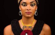 La beaute Noire/Africaine : une petite leçon d'histoire « l’Égypte durant son apogée a connu deux célèbres reines, l'une du nom de Néfertiti (XVIIIe dynastie) l'autre du nom de Cléopâtre (dynastie des Ptolémée), les chanoines de l'époque faisaient référence à leur beauté sans pareille »